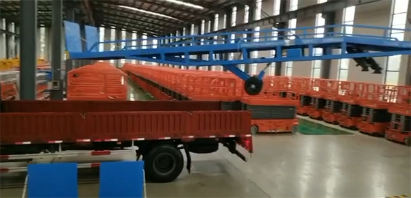 移动式菠萝app污版下载发货现场